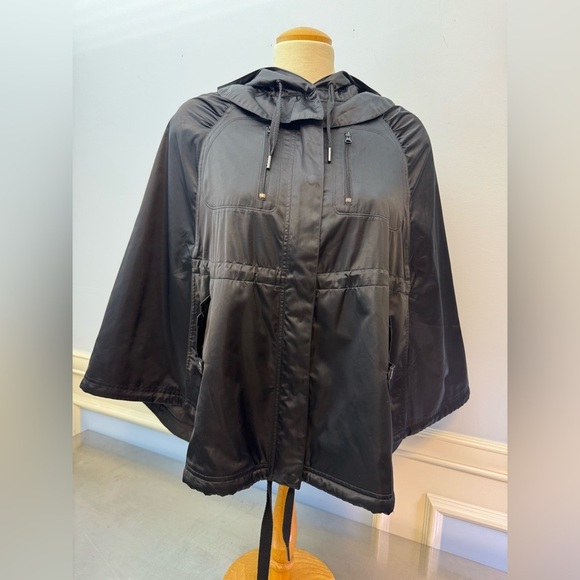 lululemon athletica Jackets & Blazers - Lululemon Wanderful Capelet USS/M